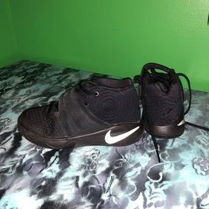 Nike Kyrie boys sneakers